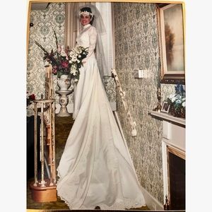 Custom pristine 1981 Italian made wedding gown MD